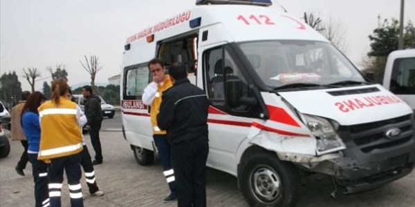 Aydın'da ambulans kazası hafif atlatıldı