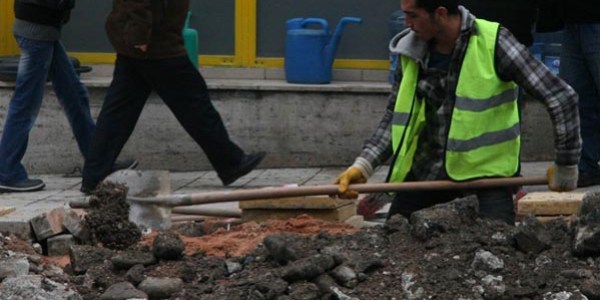 Bursa'da gelişigüzel kazılar vatandaşı bezdirdi