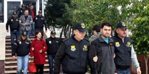 Gözaltına alınan memurlar adliyede