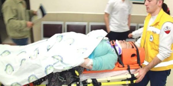 Yangında paniğe kapılıp 2'nci kattan atladı, bacakları kırıldı