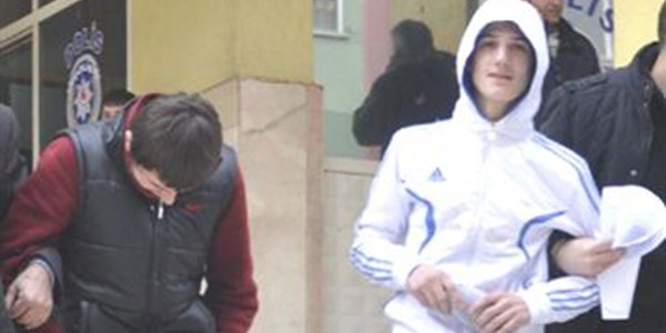 Hakem ve futbolcuların para ve cep telefonlarını çaldılar