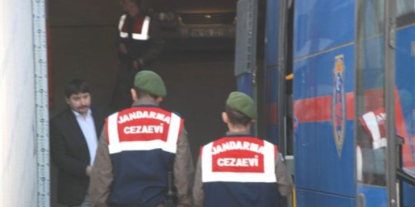 Arkada��n� intihara zorlad��� iddias�yla yarg�lanan �ah�s, beraat etti