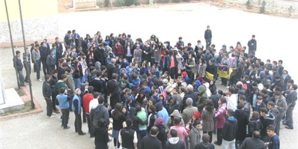 ��rencilerden derse girmeme eylemi