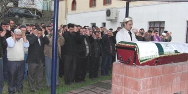 E�ine telefonda eve geliyorum dedikten sonra kazada �ld�