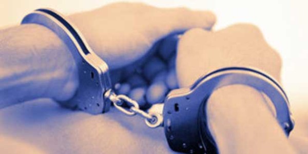 Yolu kesen polis otosuna �arpt�
