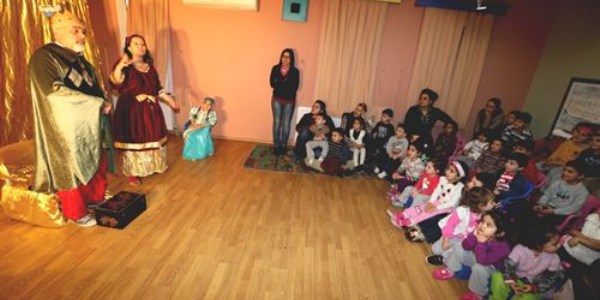 Minik ��rencilerin tiyatro keyfi