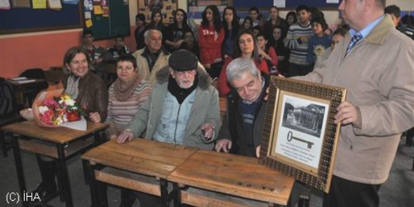 Okulun ilk anahtar� y�neticilere teslim edildi