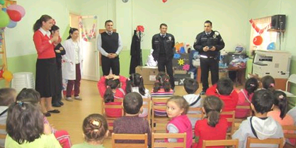 Miniklere polislik mesleği anlatıldı