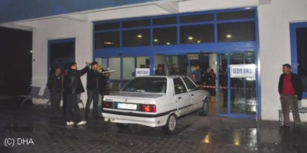 Doktora kızan şahıs otomobiliyle acile daldı/ Video