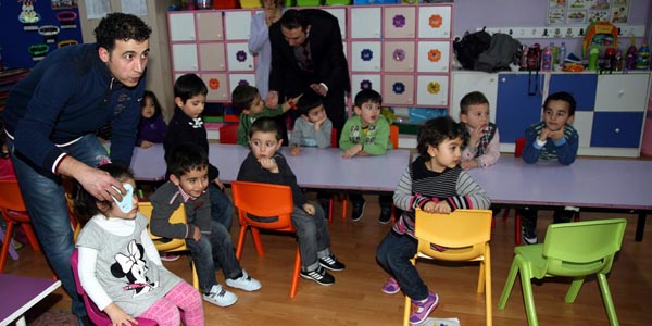 Minik öğrencilere göz taraması yapıldı