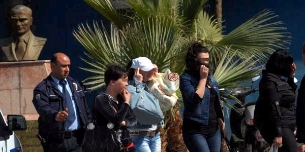 Foça'da fuhuş operasyonu
