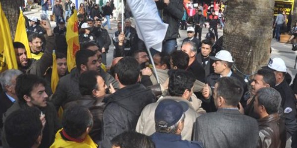 Denizli'de KESK eyleminde gerginlik
