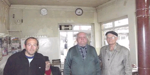 40 yıl işlettiği kahvehanesi sayesinde 4 çocuğunu okuttu