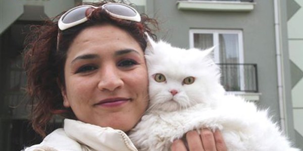 Kedisi için hayatını değiştirdi
