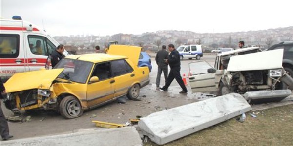 Ba�kent'te trafik kazas�: 5 yaral�