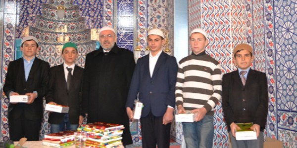 180 vakit namaz� k�ld�lar tablet bilgisayarlar� kapt�lar