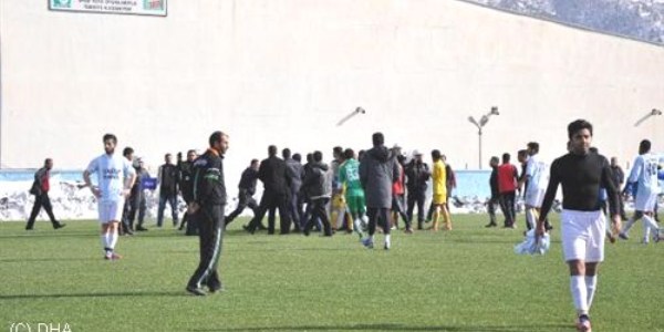 Tunceli'de amat�r ma�ta olay: 22 yaral�