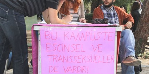 Farkl� cinsel kimliklerini kamp�se ta��d�lar