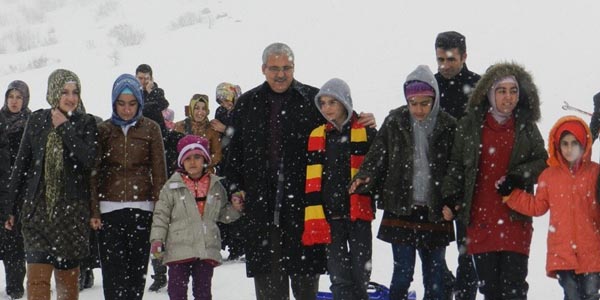 Bingöl'de öğrencilerin kayak keyfi