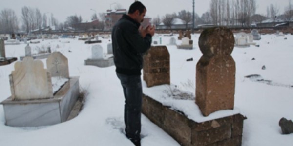 Patnos'ta mezarlar farklı yöne bakıyor