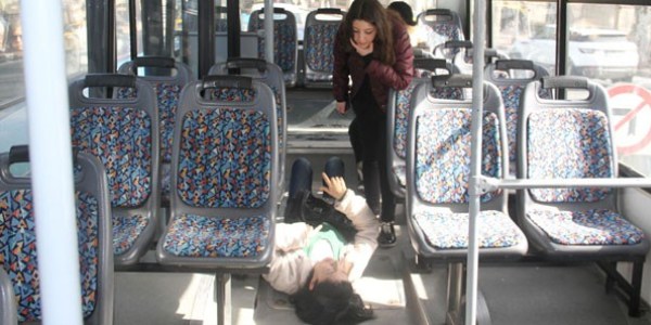 Otob�steki yolcu, en arkadan en �ne u�tu