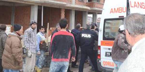 5'inci kattan düşen inşaat işçisi ağır yaralandı