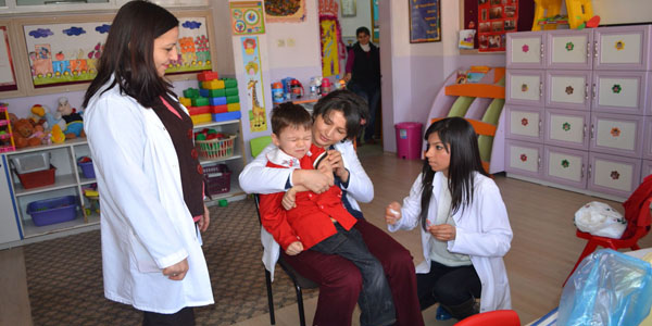 Anaokulu öğrencileri kızamık aşısı oldu