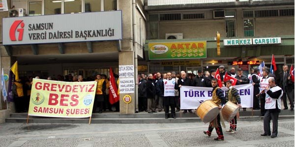 Kamu �al��anlar�ndan i� b�rakma eylemi