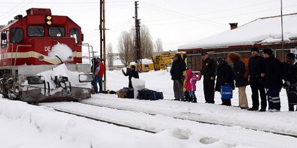 Onların sayesinde kara tren gecikmiyor/ Video