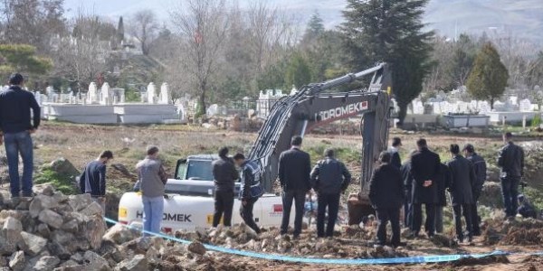 Başına kepçe isabet eden kontrol memuru öldü