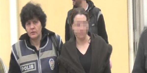 Eşini ve babasını dolandırdı