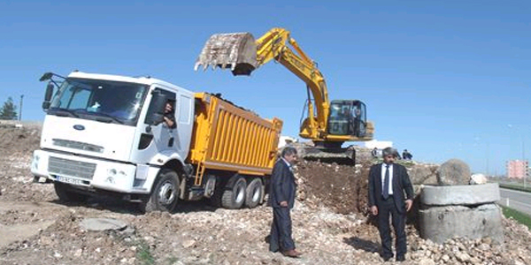 İdil Belediyesi'nden sokak ve cadde genişletme çalışması