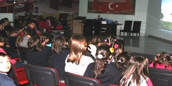 Öğrencilere 'Çanakkale geçilmez' belgeseli