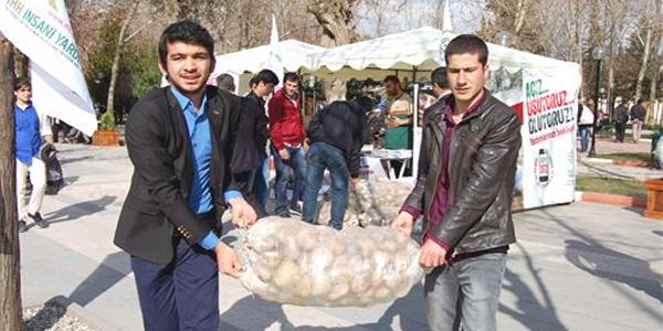 AGD'den Suriye'ye 5 ton patates yardımı