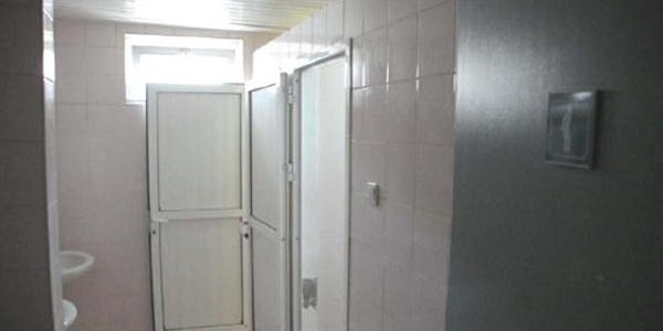 �niversiteli k�z, tuvalette do�urdu�u bebe�i ��pe att�/ Video