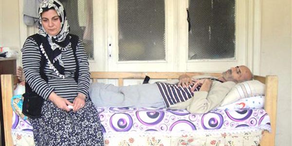 Kom�ular�n yard�m�yla hayatlar�n� s�rd�r�yorlar