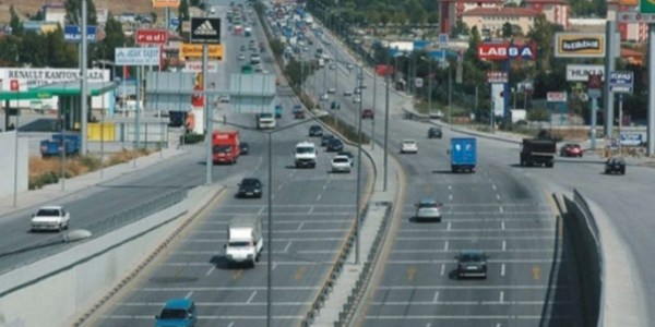 Başkentte ana yolların kutlamalara kapanmasına yargı onayı