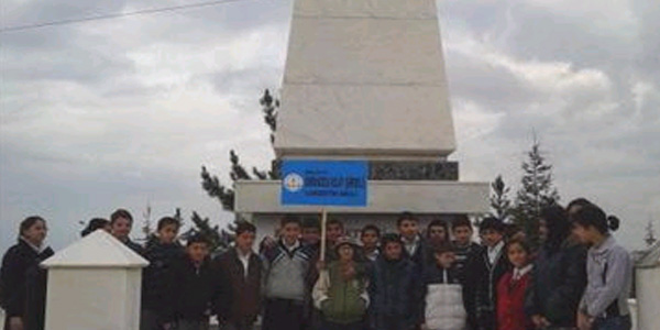 Öğrencilerden şehitlere dua