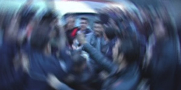 Başkent'te 4 kişinin yaralandığı kazada yaralı yakınlarının linç girişiminden polis kurtardı