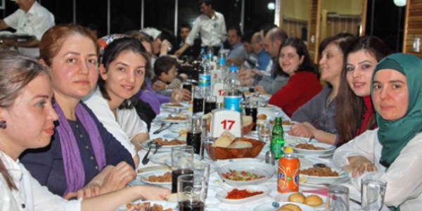 Öğretmenlere veda yemeği