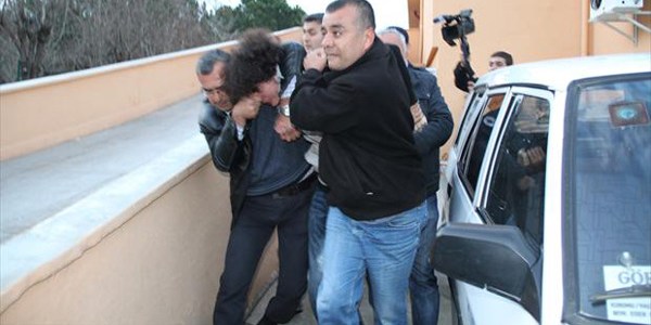 Bakan K�l��'a yumurta atmak istedi/ Video