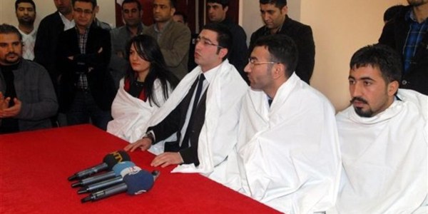 Anestezi teknisyenlerinden kefenli eylem