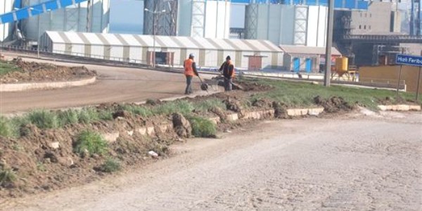 Ba�bakan�n mitingi i�in 4 t�r polis bariyeri getirildi