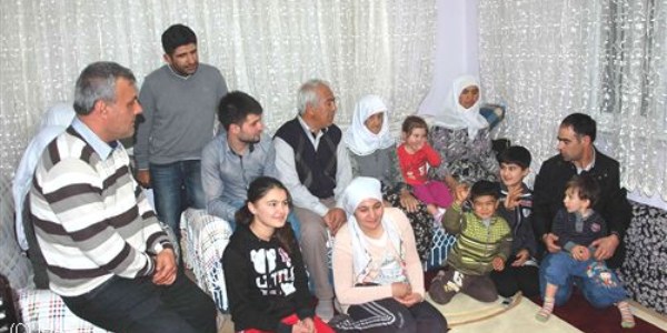 Asırlık nineye sürpriz yaş günü kutlaması