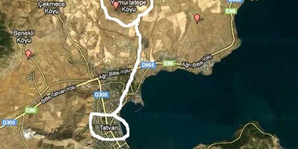Karda mahsur kalan öğrencileri polisler kurtardı