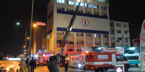 Hastanede korkutan yangın