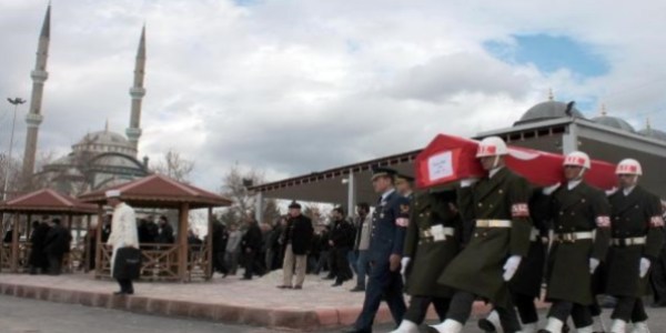 Göreve giderken hayatını kaybeden albay toprağa verildi