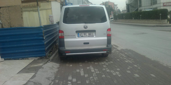 Kaldırımlar araçların değil yayalarındır
