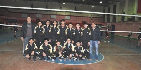 Solhan YİBO voleybol takımı Türkiye yarı finalinde
