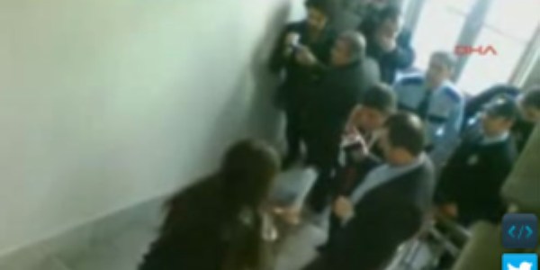 Polis, Bakanl��� basan k�zlara b�yle m�dahele etti